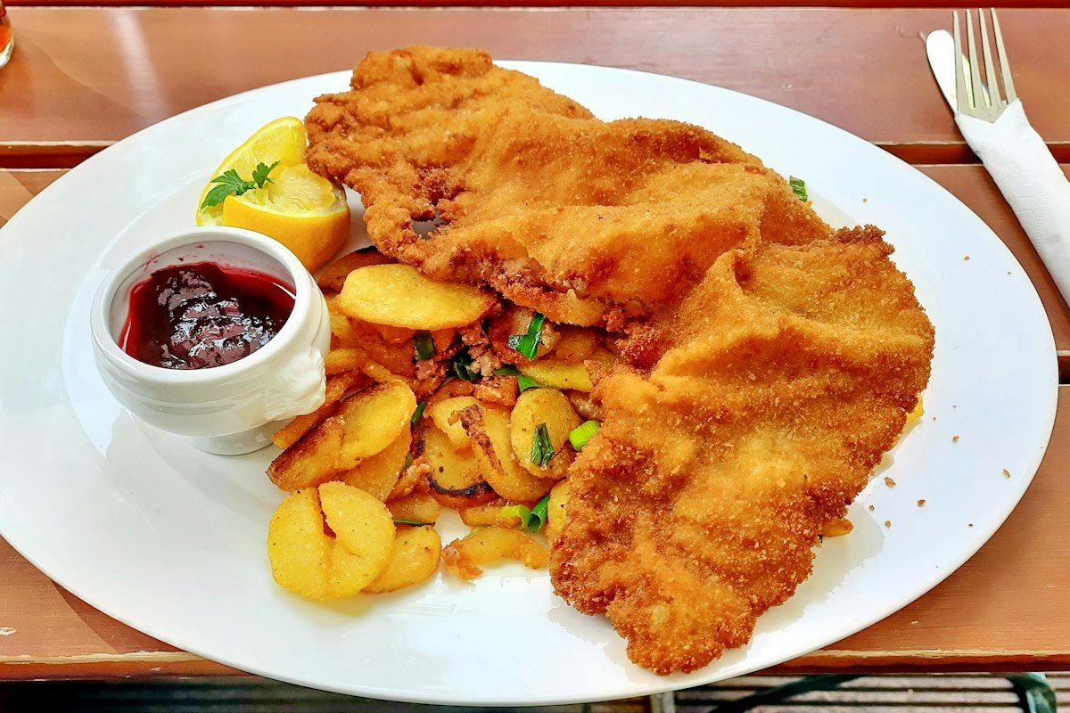 Bei Oma Kleinmann — Schnitzel in Südstadt, Köln